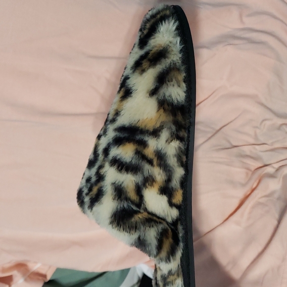 Leopard Print Slippers - Picture 7 of 8